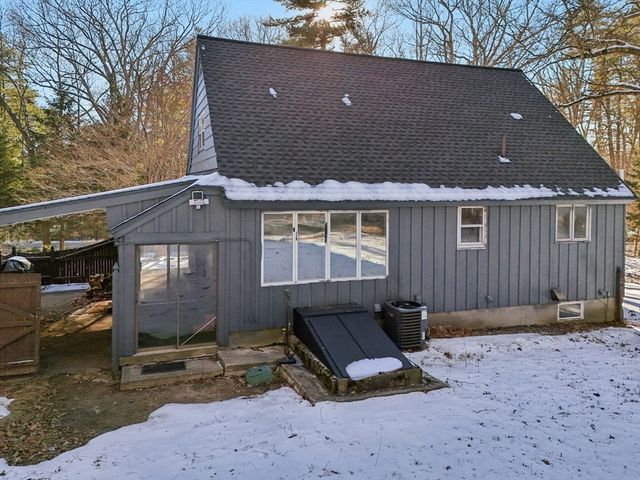 143 Hudson Rd, Stow, MA 01775
