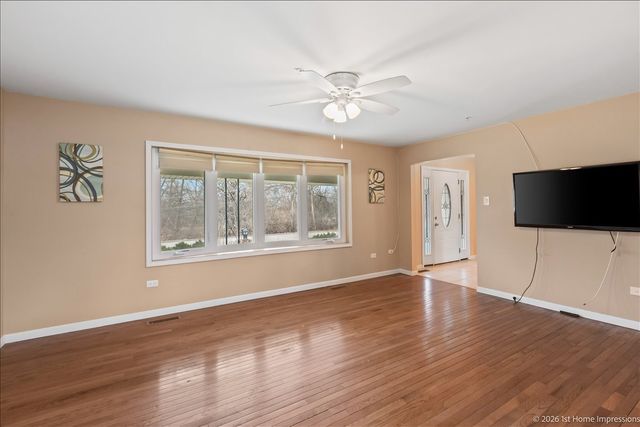 8305 S 85th Court, Hickory Hills, IL 60457