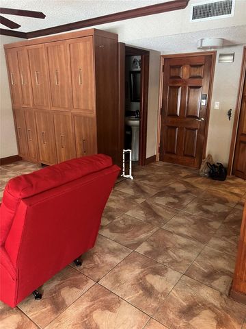 3300 N OCEAN Drive 2B, Hollywood, FL 33019