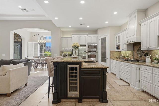 2206 Ribble Valley Drive, Bakersfield, CA 93311
