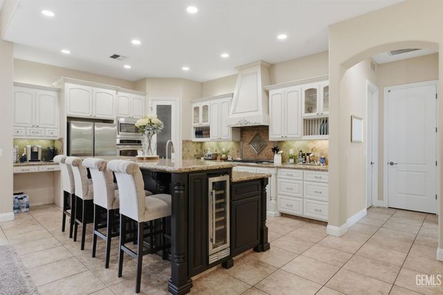2206 Ribble Valley Drive, Bakersfield, CA 93311