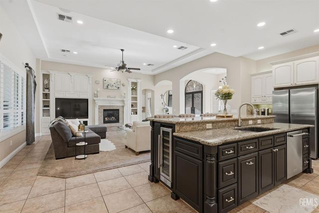 2206 Ribble Valley Drive, Bakersfield, CA 93311