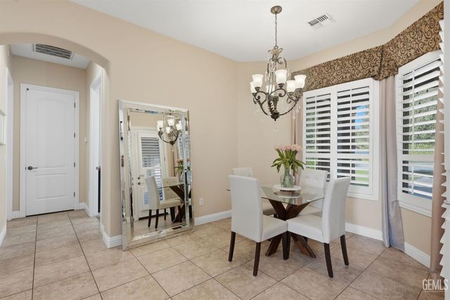 2206 Ribble Valley Drive, Bakersfield, CA 93311