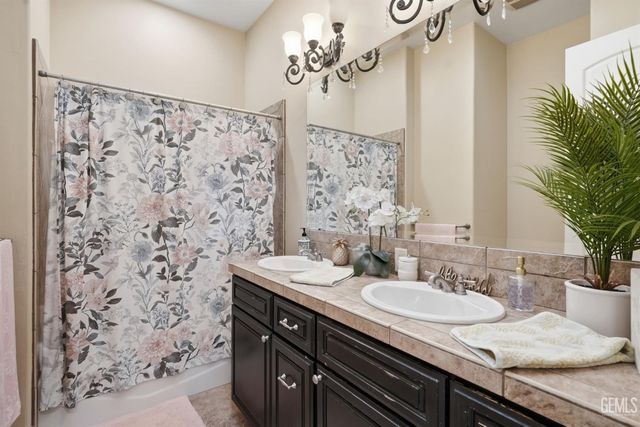 2206 Ribble Valley Drive, Bakersfield, CA 93311