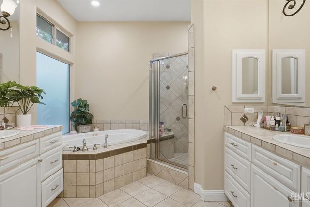 2206 Ribble Valley Drive, Bakersfield, CA 93311
