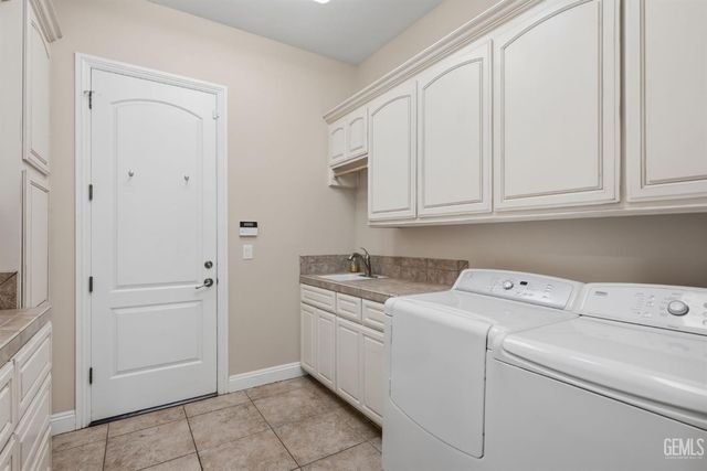 2206 Ribble Valley Drive, Bakersfield, CA 93311