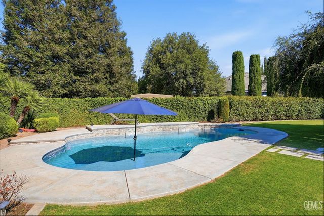 2206 Ribble Valley Drive, Bakersfield, CA 93311