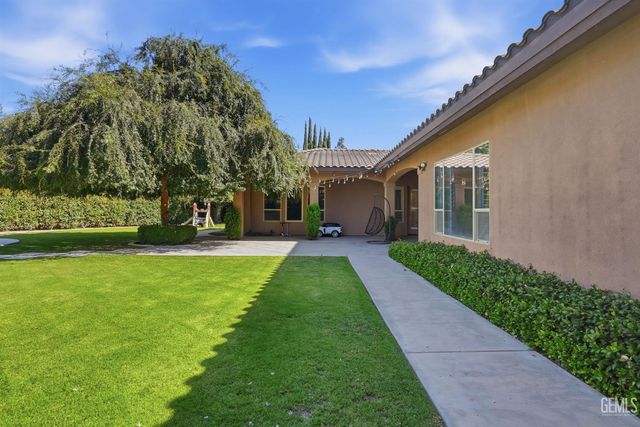 2206 Ribble Valley Drive, Bakersfield, CA 93311