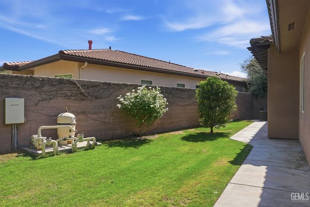 2206 Ribble Valley Drive, Bakersfield, CA 93311