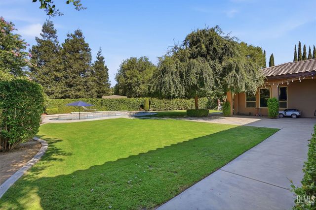 2206 Ribble Valley Drive, Bakersfield, CA 93311
