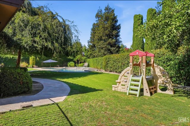 2206 Ribble Valley Drive, Bakersfield, CA 93311