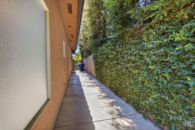 2206 Ribble Valley Drive, Bakersfield, CA 93311