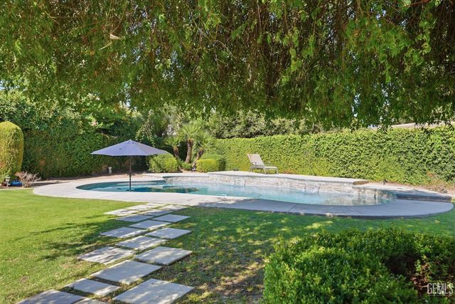 2206 Ribble Valley Drive, Bakersfield, CA 93311