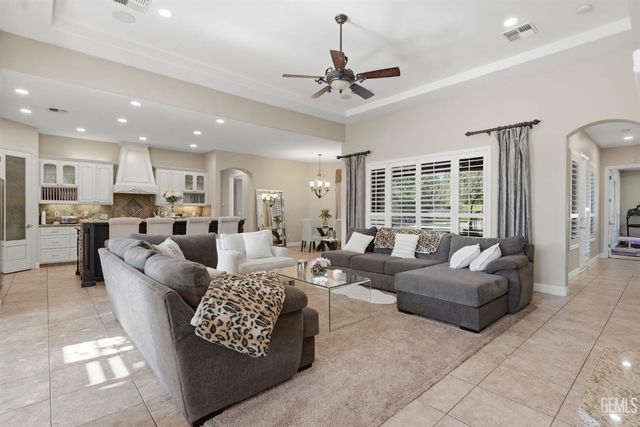 2206 Ribble Valley Drive, Bakersfield, CA 93311