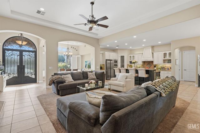 2206 Ribble Valley Drive, Bakersfield, CA 93311