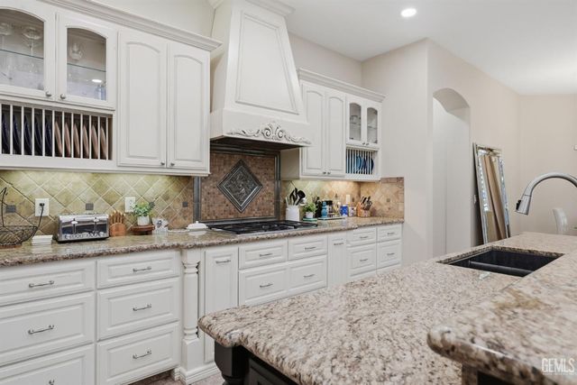 2206 Ribble Valley Drive, Bakersfield, CA 93311