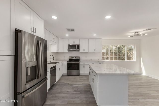 7103 W VOGEL Avenue, Peoria, AZ 85345