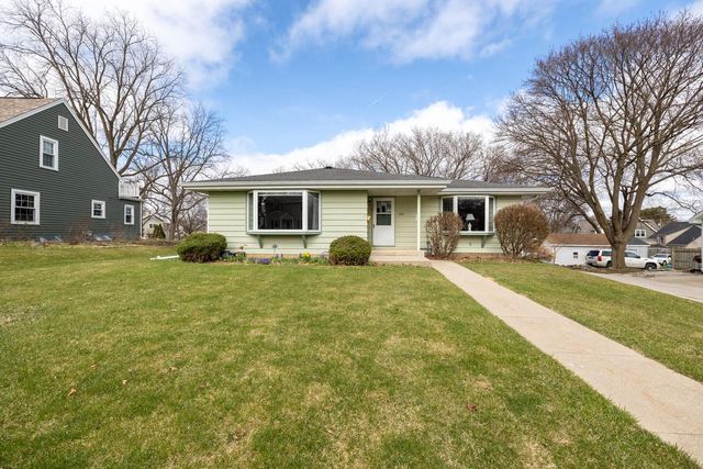 200 Greenfield AVENUE, Waukesha, WI 53186