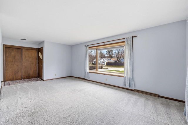 200 Greenfield AVENUE, Waukesha, WI 53186