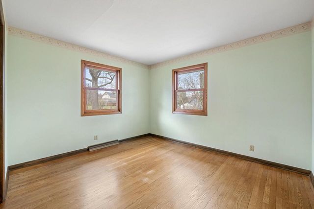 200 Greenfield AVENUE, Waukesha, WI 53186