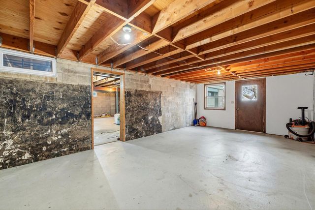 200 Greenfield AVENUE, Waukesha, WI 53186