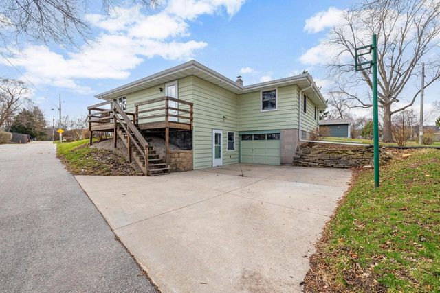 200 Greenfield AVENUE, Waukesha, WI 53186