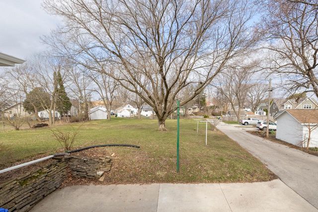 200 Greenfield AVENUE, Waukesha, WI 53186