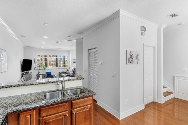 290 NE 5th Avenue 6, Delray Beach, FL 33483