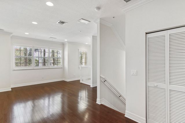 290 NE 5th Avenue 6, Delray Beach, FL 33483