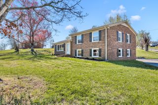 26 Main St, E, Gordonsville, TN 38563