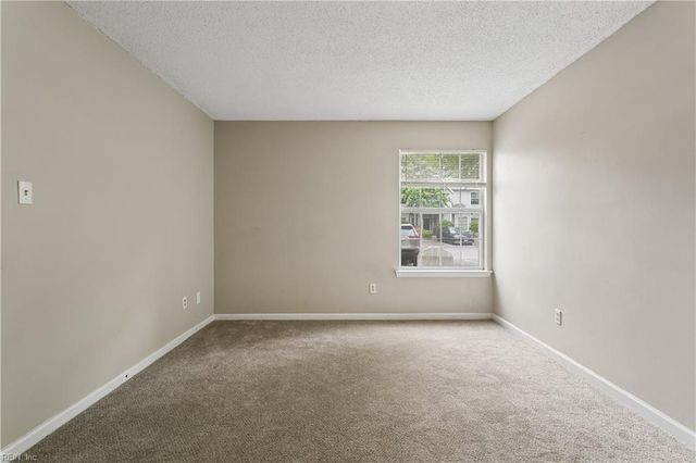 103 Stratford Dr Apt B, Williamsburg, VA 23185