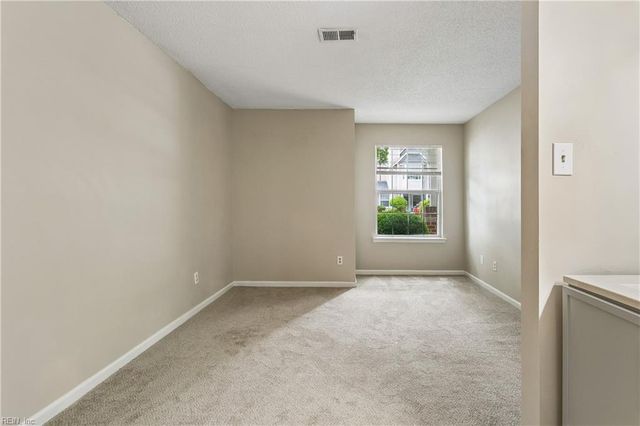 103 Stratford Dr Apt B, Williamsburg, VA 23185
