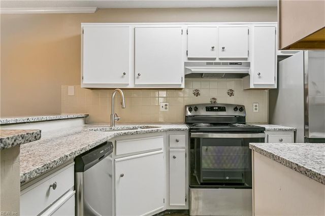 103 Stratford Dr Apt B, Williamsburg, VA 23185