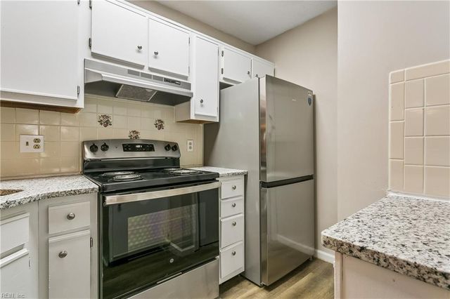 103 Stratford Dr Apt B, Williamsburg, VA 23185