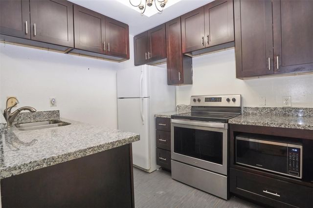 11711 Memorial Drive, Houston, TX 77024