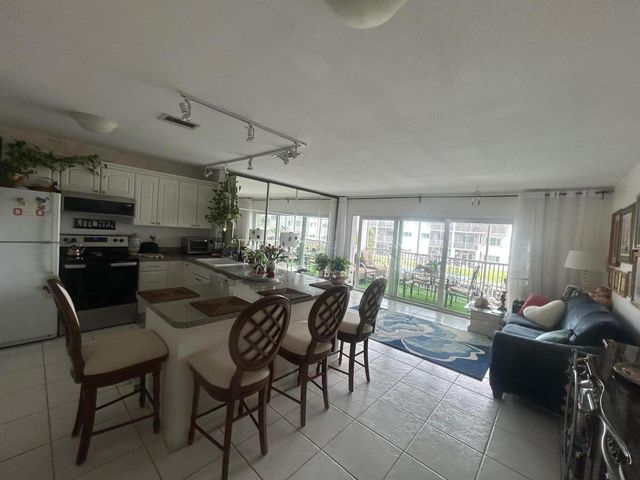 121 Wettaw Lane 214, North Palm Beach, FL 33408