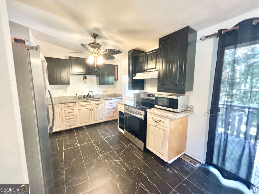 2877 SW Woodburn Court SW, College Park, GA 30349 — photo 5