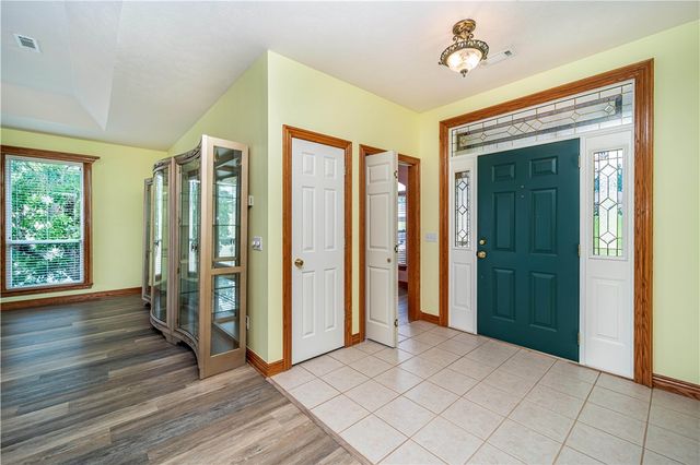 17 La Costa Drive, Holiday Island, AR 72631