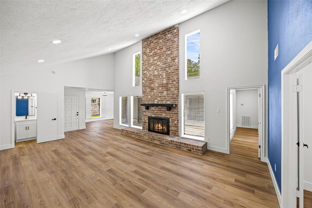 12210 Waldemar Drive, Houston, TX 77077