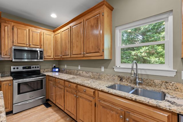 2305 Covington Cove Lane, Signal Mountain, TN 37377