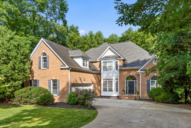 2305 Covington Cove Lane, Signal Mountain, TN 37377