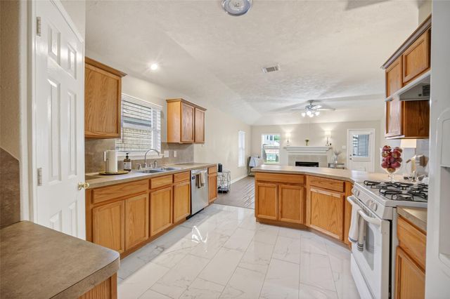7919 Pelican Lane, Baytown, TX 77523