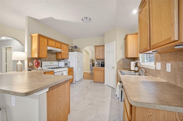 7919 Pelican Lane, Baytown, TX 77523