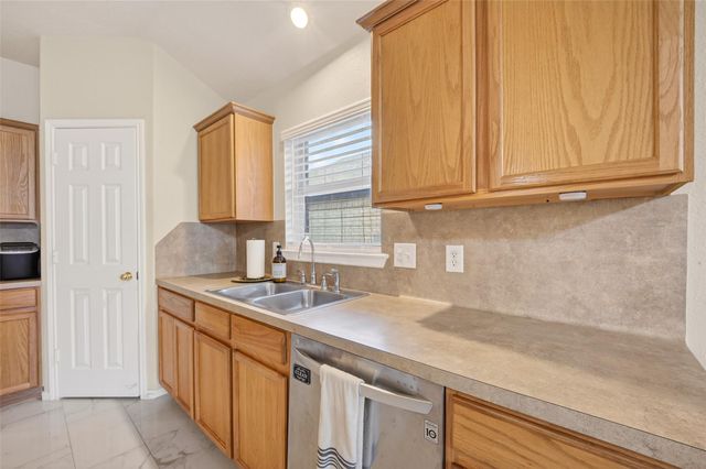 7919 Pelican Lane, Baytown, TX 77523