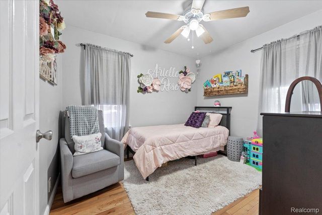 9825 Carter Avenue, Allen Park, MI 48101