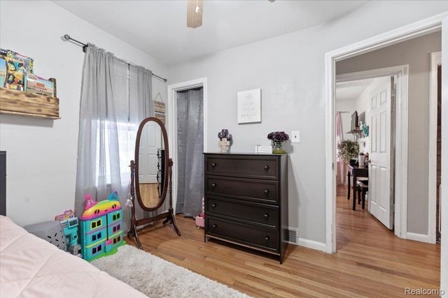 9825 Carter Avenue, Allen Park, MI 48101