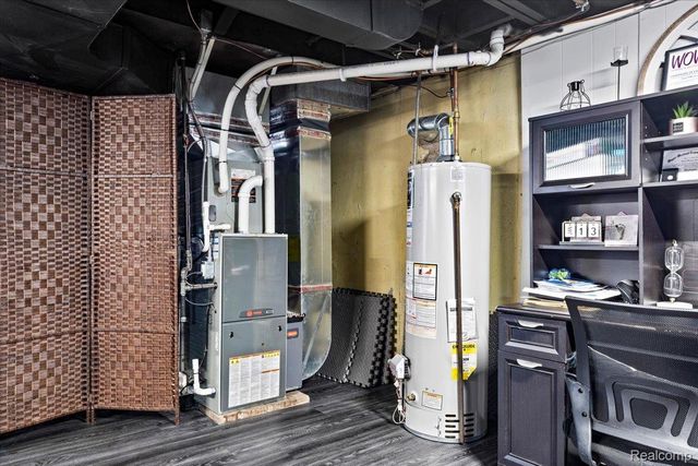 9825 Carter Avenue, Allen Park, MI 48101