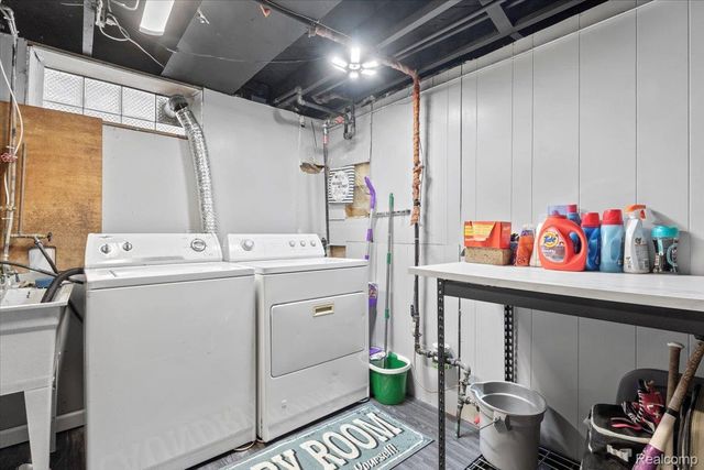 9825 Carter Avenue, Allen Park, MI 48101