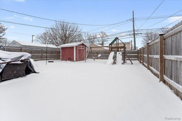 9825 Carter Avenue, Allen Park, MI 48101