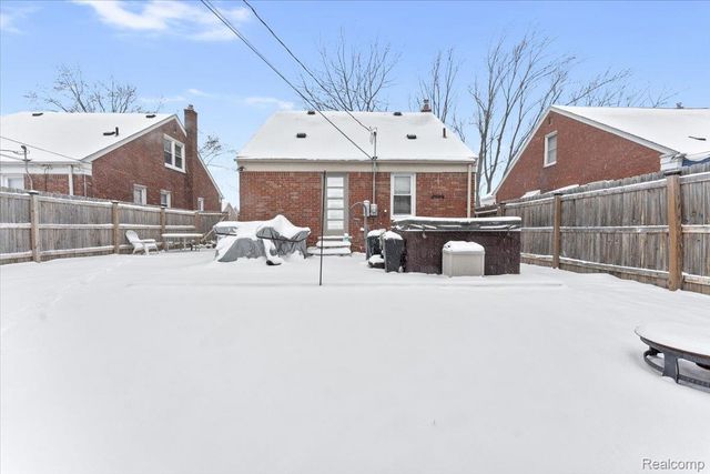 9825 Carter Avenue, Allen Park, MI 48101